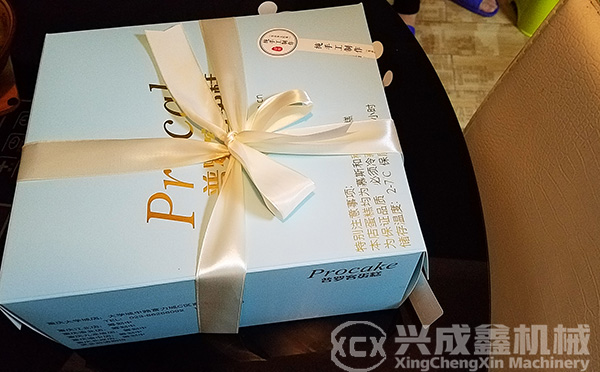 方形生日蛋糕盒逐漸流行與進(jìn)化，蛋糕盒成型機行業(yè)發(fā)展的思考